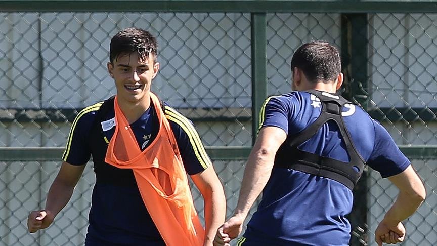 Bir çok teknik adamla çalıştın. Aykut Kocaman hakkında neler düşünüyorsun?