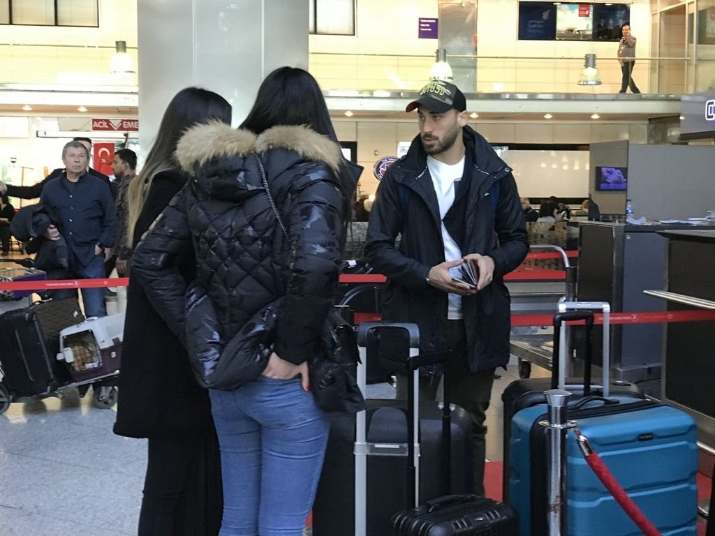 Cenk Tosun herkesi şaşırttı! Onu da yanında götürdü