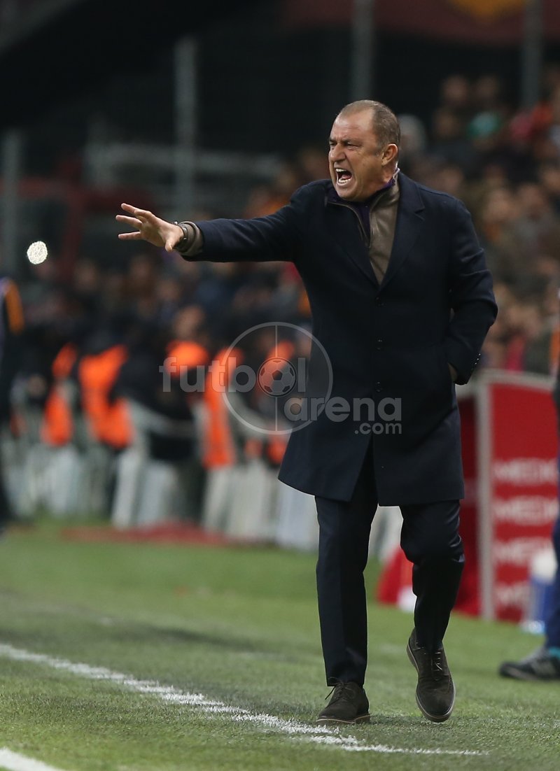 Fatih Terim'in maçta taraftar ile yaşadığı olay sosyal medyaya damga vurdu