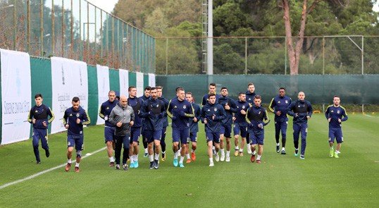 Fenerbahçe antrenmanında dikkat çeken detay! Aykut Kocaman ile Mehmet Topal