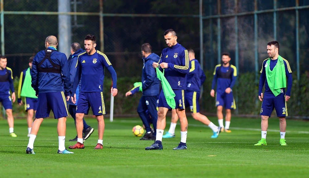 'Fenerbahçe'de flaş sakatlık! Antrenmanı yarıda bıraktı