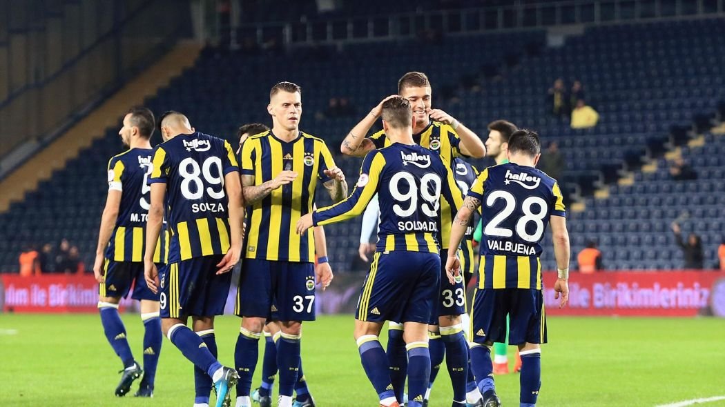 Fenerbahçe'de flaş transfer kararı!