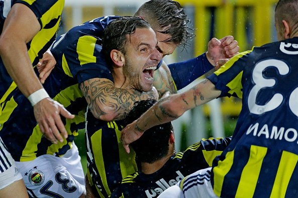 Fenerbahçe’den orta sahaya Cezayirli futbolcu! Transferde sürpriz isim