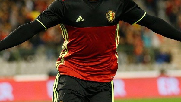 'Fenerbahçe'ye transferde şok! Sevilla araya girdi