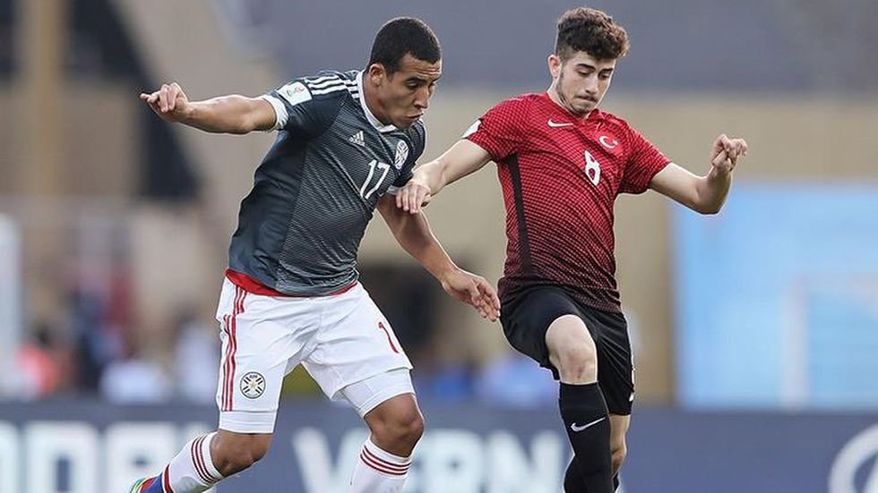 Galatasaray ve Beşiktaş istedi, Göztepe'ye transfer oldu