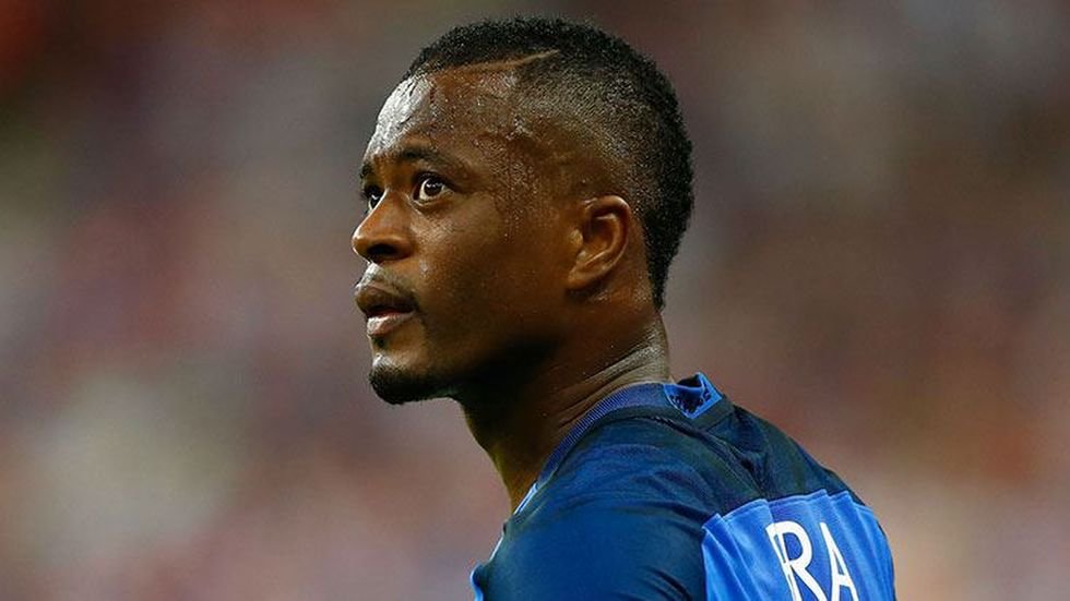 Galatasaray ve Fenerbahçe, Patrice Evra transferi için yarışıyor!