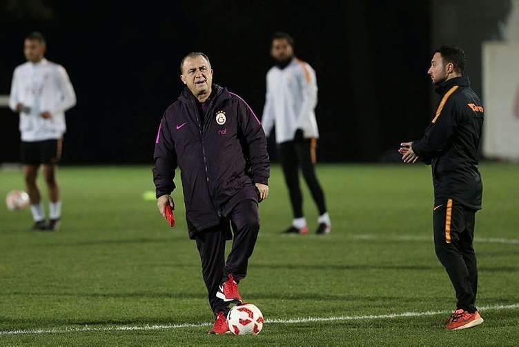 Galatasaray'da Fatih Terim'den herkesi şaşırtacak transfer! Trabzonsporlu futbolcu...