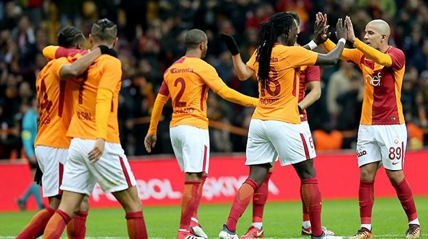 Galatasaray'da sol bek transferi için 4 koldan taarruz