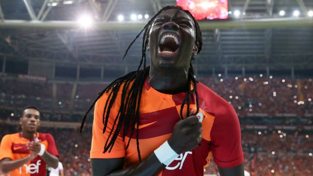 'Galatasaray'da transfer krizini Gomis çözdü! 