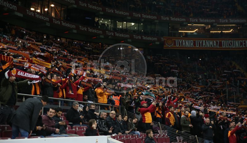 Galatasaraylı futbolcuya protesto şoku!