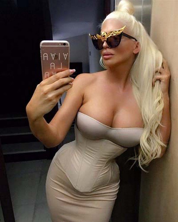 Jelena Karleusa'ya büyük şok! Yemek yaparken kaynakları yandı