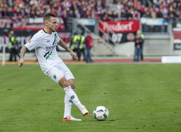 Marvin Bakalorz kimdir? Kariyeri, yaşı, golleri ve mevkisi