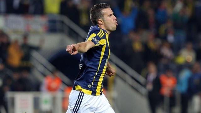 Robin van Persie’nin yerine Eljif Elmas kadroya alındı