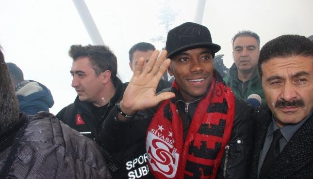 'Robinho'nun parası herkesi şaşırttı! Kira ücreti dudak uçuklattı