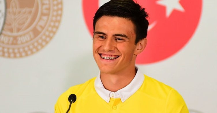 Senin ağzından ’futbolcu Eljif’i dinleyebilir miyiz? Fizikle mi oynuyorsun, teknik misin? Hücumu mu seviyorsun, savunma mı yapıyorsun?