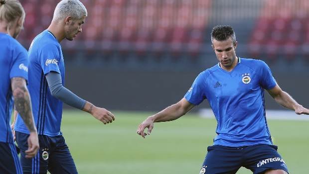 VAN PERSİE’NİN FENERBAHÇE KARİYERİ