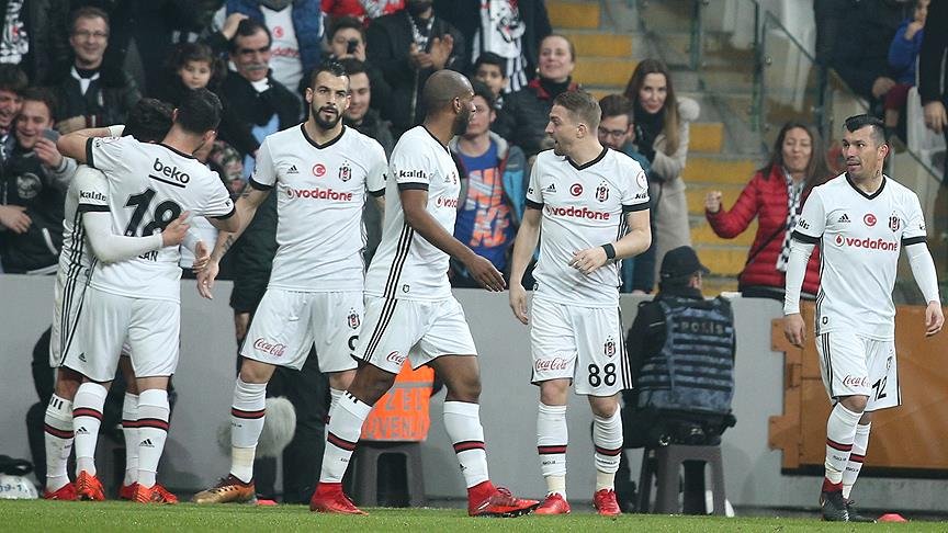 'Arsenal, Beşiktaş'ın yıldızından haber bekliyor! Arsene Wenger istekli