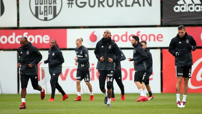 'Beşiktaş'ta son dakika! 1+1 yıllık imza atıldı