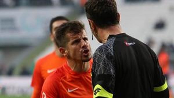 Emre Belözoğlu kaç maç ceza alacak? Gözler raporda