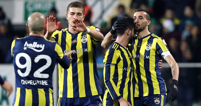 Fener yolu yarıladı
