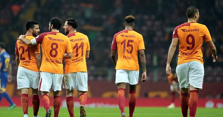 'Galatasaray'da 8 futbolcunun kaderi belli oluyor