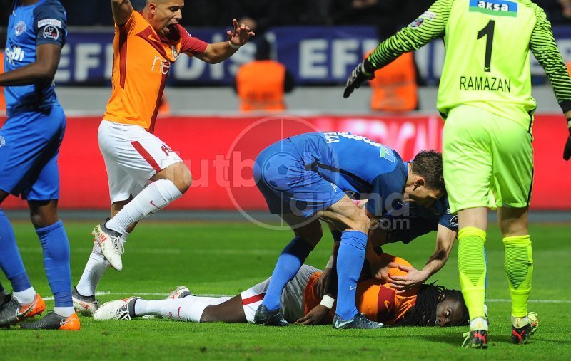 'Galatasaray'da doktor Yener İnce'den Gomis için yeni açıklama