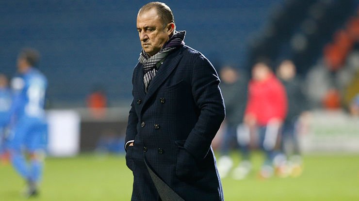 'Galatasaray'da kulübeye gidecek ilk futbolcu! Terim'den neşter