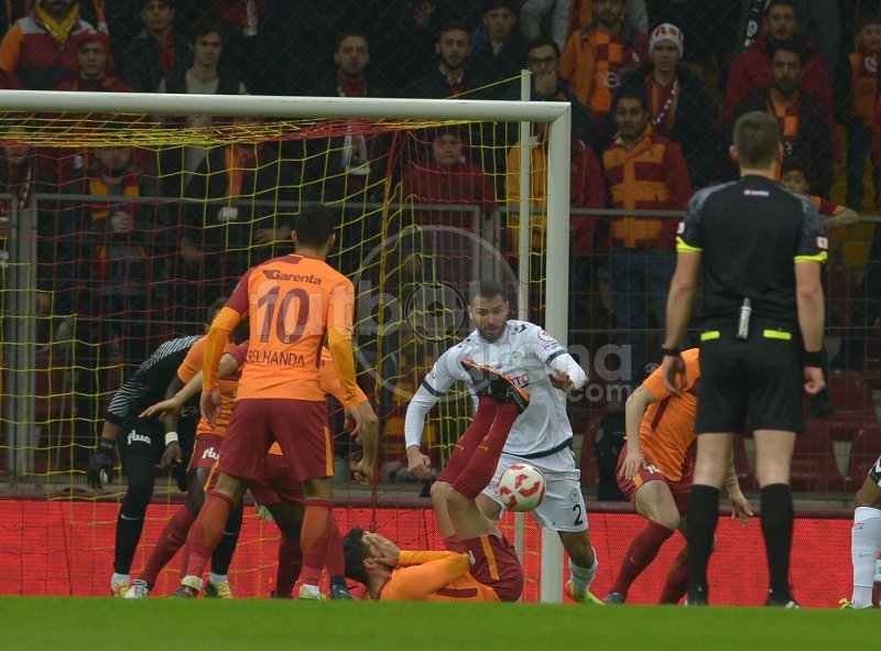 'Galatasaray'lı futbolcuların büyük isyanı! Kırmızı kart...