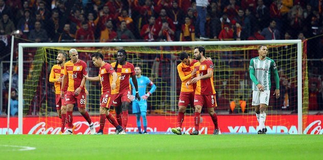 <h2>Gomis golleri kime armağan etti?</h2>