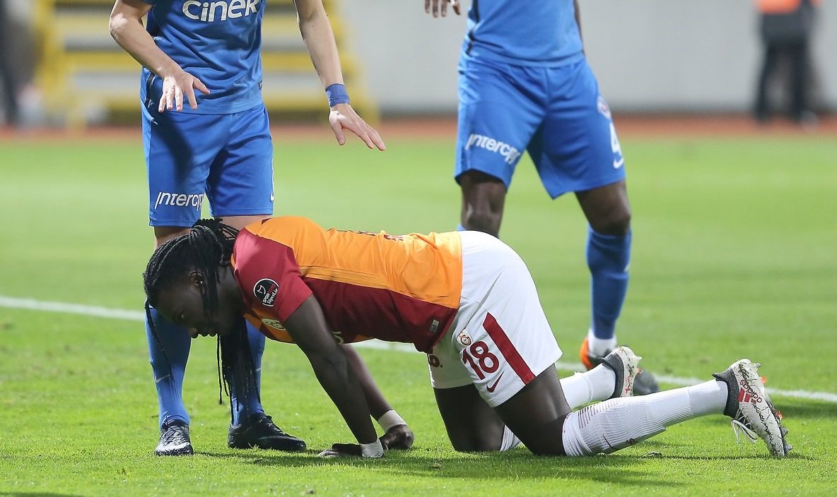'Gomis'in rahatsızlığı tehlikeli mi? Kalp Cerrahı açıkladı