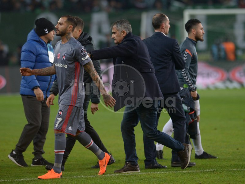 'Şenol Güneş maç sonu patladı!