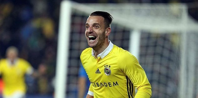 <h2>Soldado tek forvete takıldı!</h2>