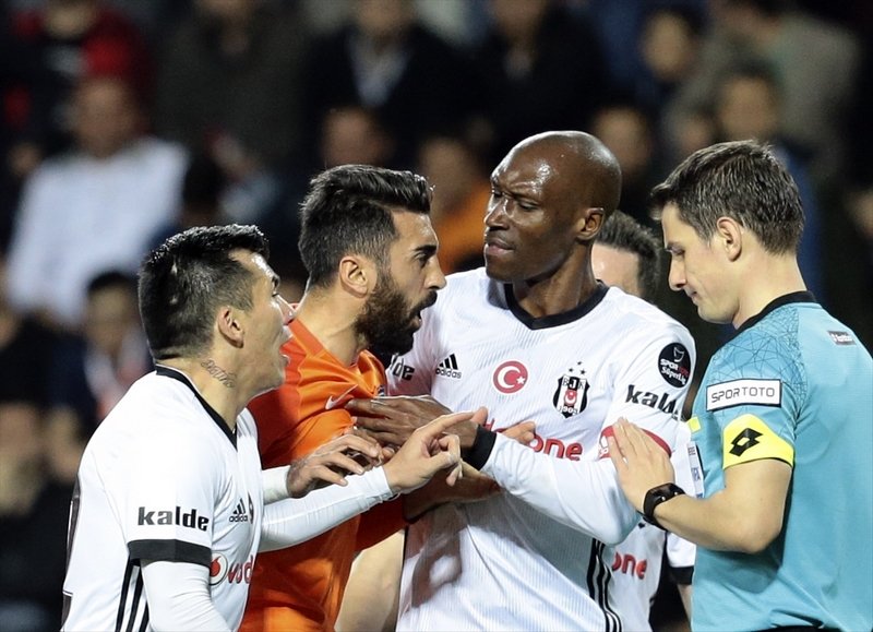'Başakşehir - Beşiktaş maçında koridorlarda kavga çıktı! Tolga ve Arda...