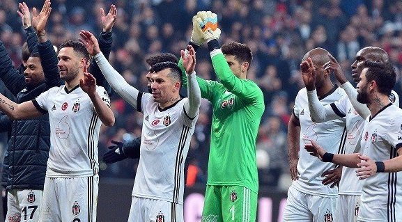 'Beşiktaş - Gençlerbirliği maçında yıldız oyuncu alkışlandı