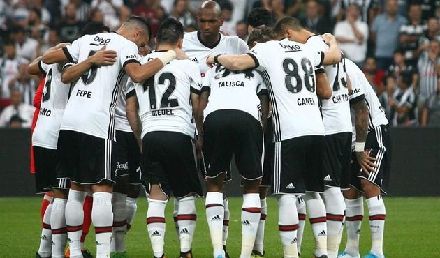 'Beşiktaş'ın 115. yıla özel forması ortalığı salladı