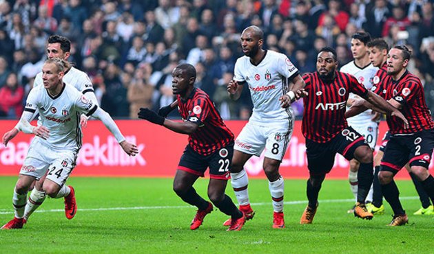 'Beşiktaş'ın savunmasına geçer not