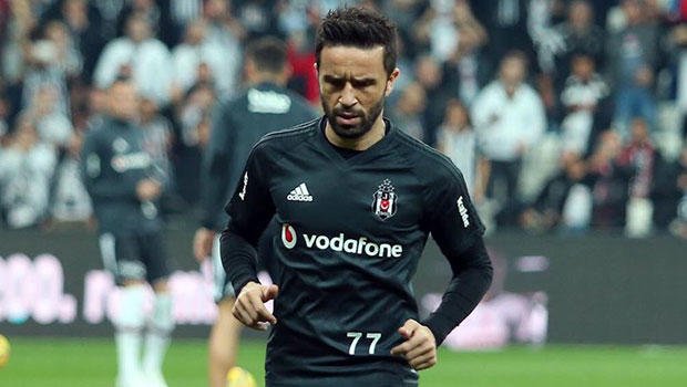 'Beşiktaş'ta Gökhan Gönül'ün yerine sürpriz isim! Gökhan Keskin izledi