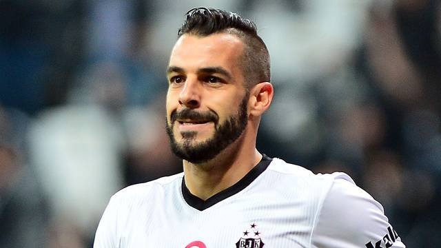 'Beşiktaş'ta Negredo sürprizi! Alanyaspor maçına bakın nasıl çıkacak