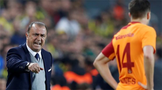'Fatih Terim'den formayı kapmaya çalışan 2 futbolcu kıyasıya yarışıyor
