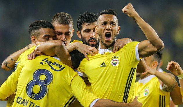 <h2>Fenerbahçe’de futbolculara müjde! Yönetimden flaş karar</h2>