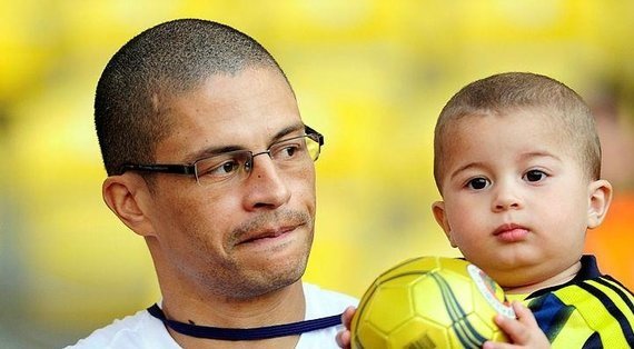 'Fenerbahçeli taraftarlardan Alex de Souza'ya çağrı