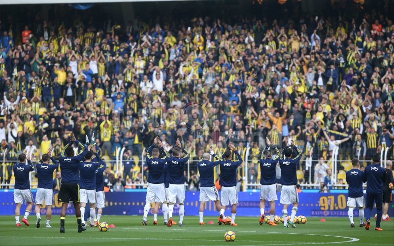 'Fenerbahçeli yöneticiden Galatasaray taraftarına şok hareket