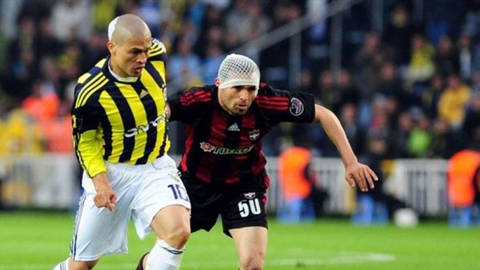 'Hürriyet Gücer'den Alex de Souza'ya olay tweet