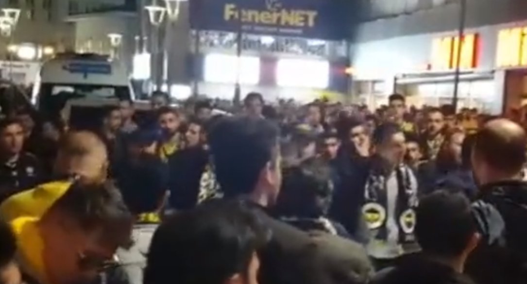 'Kadıköy'de Ali Koç ve Aziz Yıldırım'ın destekçileri arasında olay!