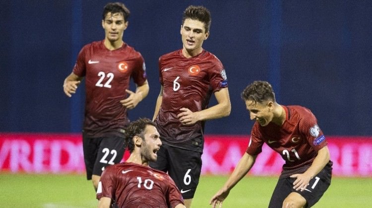 'Sevilla, Türk futbolcuyu transfer için gaza bastı