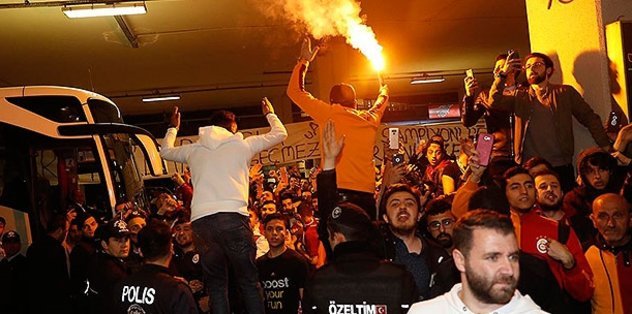 Galatasaray taraftarı takımını yalnız bırakmadı