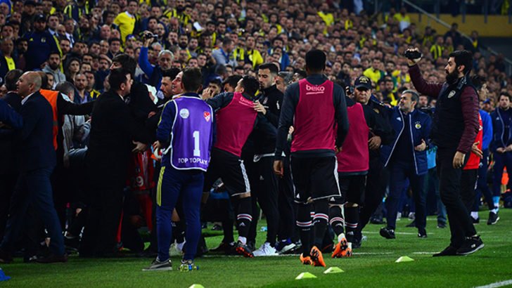 'Avrupa şokta! Fenerbahçe - Beşiktaş derbisi...