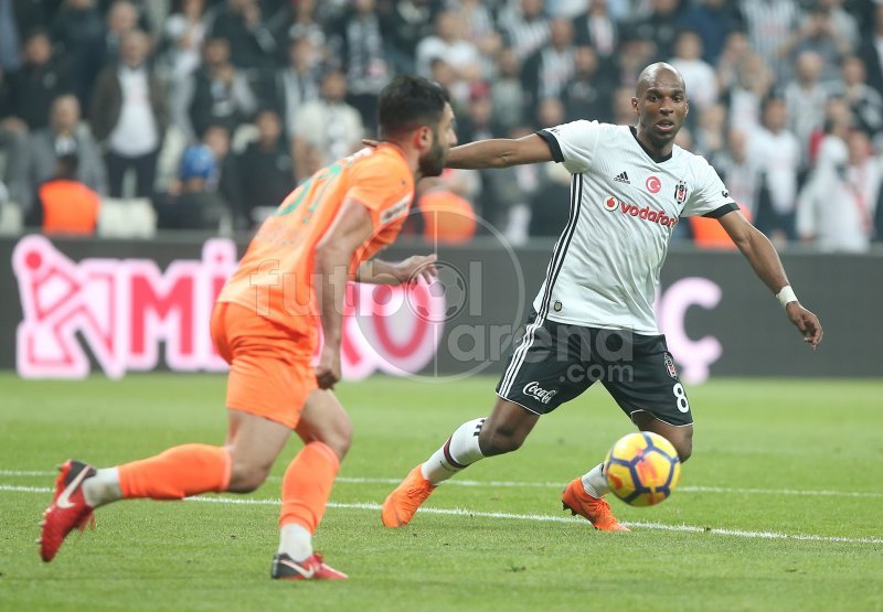 'Başakşehir'in golünde Babel'in hakem isyanı