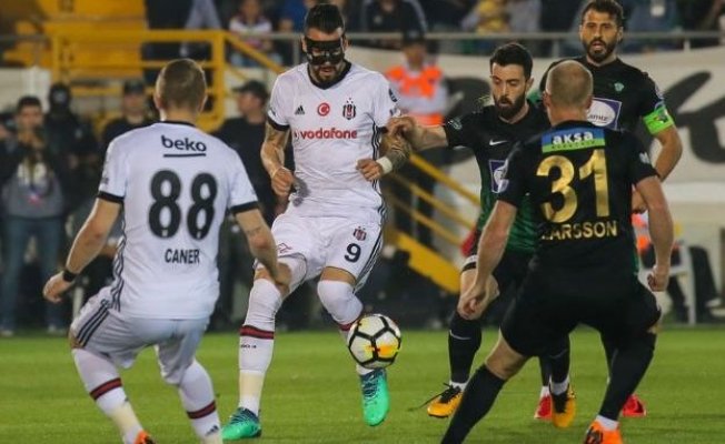 'Beşiktaş savunması hem golcü hem savunucu
