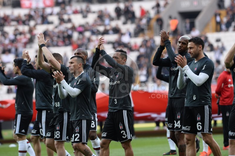 'Beşiktaş taraftarlarını isyan ettiren pozisyon!
